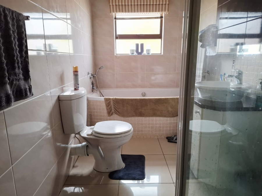 3 Bedroom Property for Sale in Langenhovenpark Free State